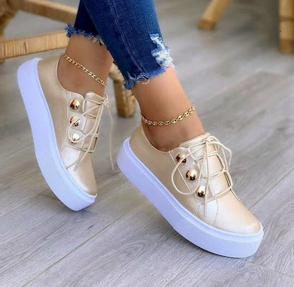 Sneakers Rivets à Lacets